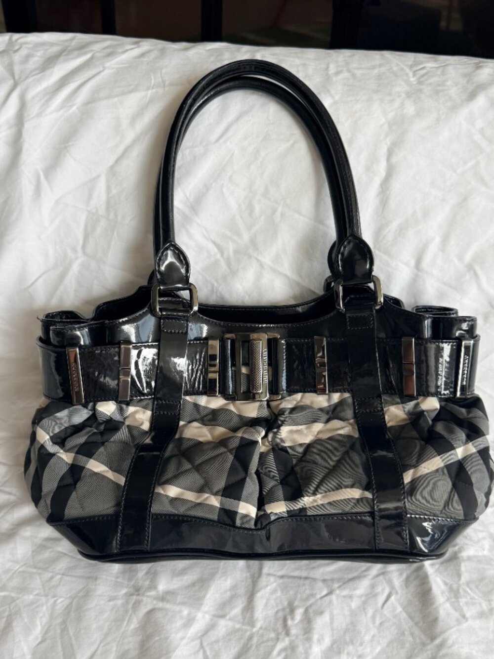 Burberry Beat Check Medium Landscape Tote